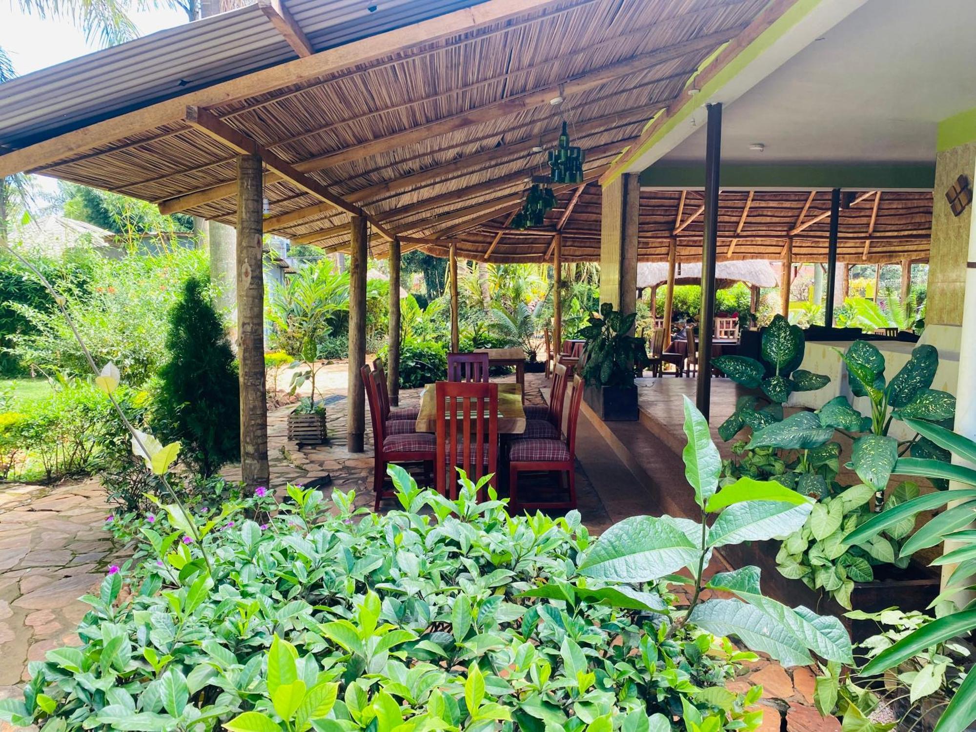 Afro Smile Hotel & Guest House Jinja Exterior foto