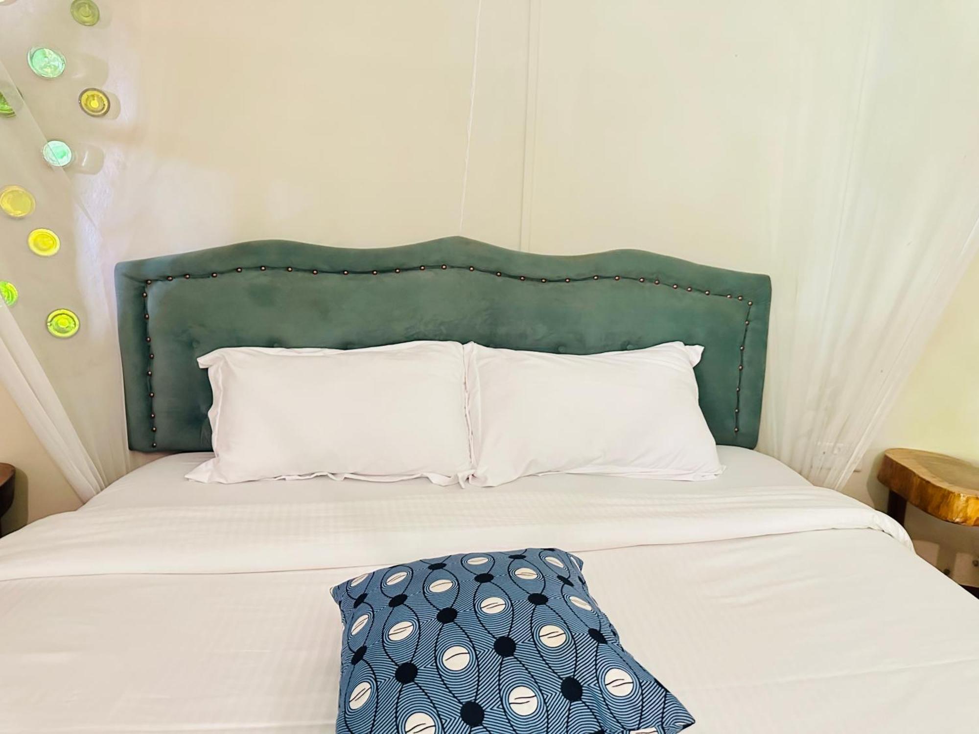 Afro Smile Hotel & Guest House Jinja Exterior foto